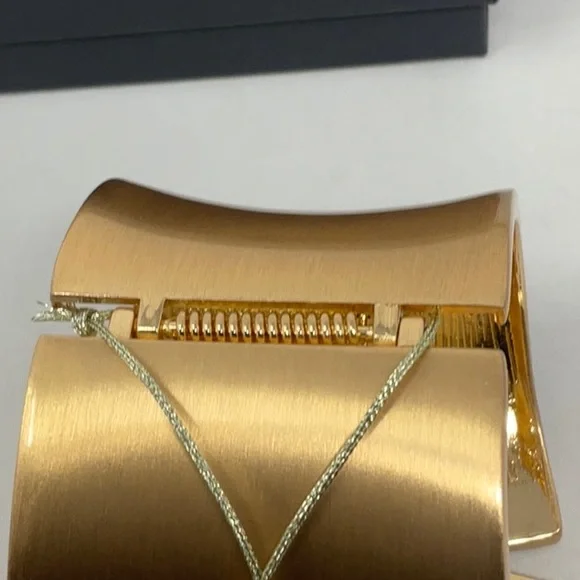 NWT Eye Candy Los Angeles amazing yellow gold tone bracelet - Picture 3 of 7